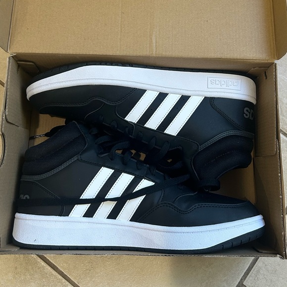 BRAND NEW SHOES ! - Picture 2 of 2